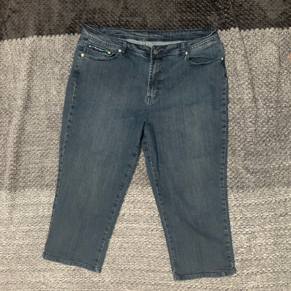 Blue Straight Leg Capri Jeans with Classic Indigo Wash